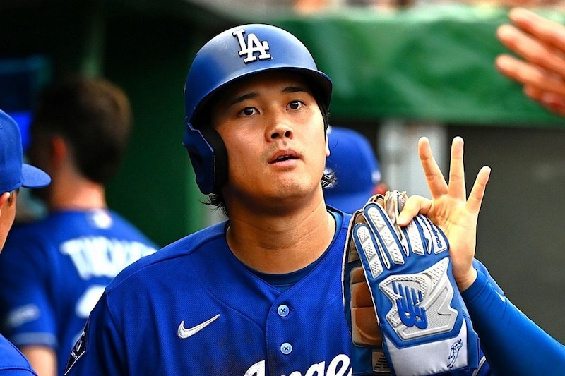 ドジャース激震！大谷翔平が13号“片手HR”も左ひざ炎症で緊急交代...先発ロブレスキーもピッチャー返しで負傷降板、追い上げ許すも８－６で逃げ切る