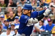 「軸足ではなくて良かった」大谷翔平の負傷交代に指揮官が最新見解「明日のルーティン、スイングを見て判断する」