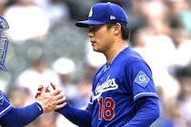 山本由伸の“愛されキャラ”ぶりが話題「試合後のハイタッチを交わす列で…」大谷翔平のイジりを米記者発見