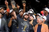 53年ぶり栄冠、ジョーダンに並ぶ快挙、史上初のMVP３冠…NBAの頂点に立ったブランソン「夢に見たすべてが叶った」＜DUNKSHOOT＞