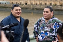 「え、横綱ちっっっさ」豊昇龍＆大の里と並んだ身長204センチの“柔道王者”「あまりにデカい」「怪物だわ」 ネット衝撃