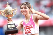 14年ぶり日本一の美白女子ハードラー「諦めずに走り続けてきてよかった」感謝綴った152文字に隠し切れない“美腹筋”に視線