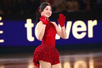「ねえ待って！」18歳・中井亜美、大号泣するほど大好きな“推し”ライブに参戦　黒ミニスカ＋グッズ身に着けピース「まつ毛も完璧ですね」