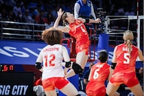 日本女子バレー、フルセット驚異の粘りで開幕５連勝！　絶体絶命の大ピンチを凌ぎセルビアを撃破【ネーションズリーグ】