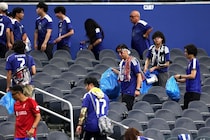 なぜNFLスターが日本のゴミ拾いに？　本人が明かした“恒例イベント”への参加理由と日本人への感謝「伝統を分かち合ってくれて、本当にありがとう！」