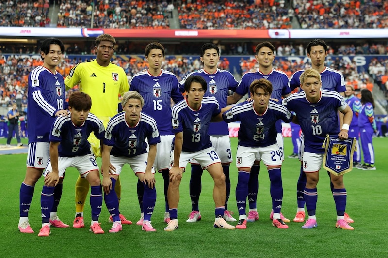 「べっぴんさんだなあ」オランダ戦をひっそり観戦...人気モデルの日本代表ユニ姿に驚きの声「え、テラハの人?」「気付かなかった」【W杯】