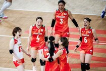 VNL開幕６連勝を狙う日本女子バレー、負傷した同僚への“絆ポーズ”が反響「これ好き」「一枚岩素晴らしい」