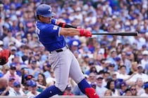 岡本和真、敵地騒然の衝撃16号勝ち越し３ラン！ 松井秀喜に並ぶ日本人１年目４位タイに球団熱狂「OKAMOTO-SAN！」