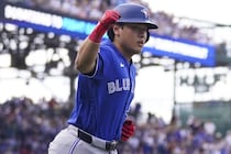 「打った瞬間にわかる確定弾」岡本和真が２試合連続17号同点ソロ「チームの生命線」「20本見えてきたな」大絶賛の声