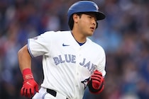 「メジャー１年目で35発以上のペース」２試合連続弾の岡本和真、チーム２冠のルーキーを番記者激賞「ブルージェイズにとって非常に重要な存在」