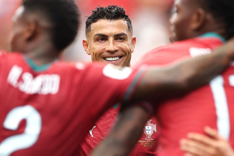 C・ロナウド2得点、メッシが成し得ない前人未踏のW杯6大会連続弾! ポルトガルがウズベキスタンを5-0粉砕「やっぱつえーな」「中盤の質が高すぎて」ファン喝采