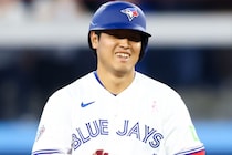岡本和真の“不敗神話”がついにストップ！ 逆転打を放つも勝利届かず、注目データに終止符