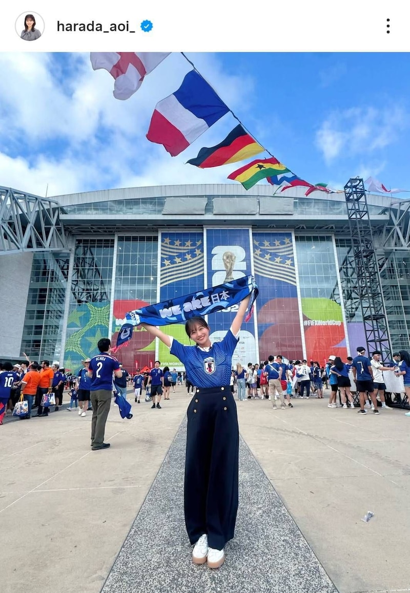 「銃構えてる前で…」W杯ブラジル戦を地上波放送するフジ美女アナがまさかの拘束!? 屈強な男の間にはさまれた一枚に笑撃「SP警護かな？」