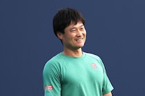 車いすテニスの国枝慎吾がドジャース戦の始球式に登場！ ノーバウンドの投球に「どんなときでも最強」「良い肩」と大反響＜SMASH＞