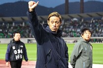 本田圭佑、佐野海舟の先制ゴール後に「戻れ、戻れ！ 喜び過ぎるな」と熱く指摘もリプレイ見て思わず…【W杯】