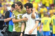 ブラジル戦「心が張り裂けそう...」W杯終戦を告げる田中碧、佐野海舟を写す残酷な一枚に海外同情「胸を張れ」「彼らに敬意を」