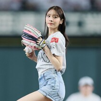 「顔ちっちゃ!!」東京Dに降臨した新婚美女、ショーパンからスラリとした美脚＆豪快フォームに絶賛の声「綺麗すぎてえぐ」「お天気お姉さんしてたよね？」