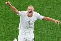 W杯初出場でゴール量産！　ノルウェーFWハーランドがコートジボワール戦の決勝弾で歴史的記録を達成「ボールに触れた回数の…」