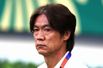 サムライブルーW杯帰国時の“温かい雰囲気”に隣国メディア反応「ホン・ミョンボ前監督は出て行け、給料を返せ」の罵声、KFA会長にはガム投げつけも…