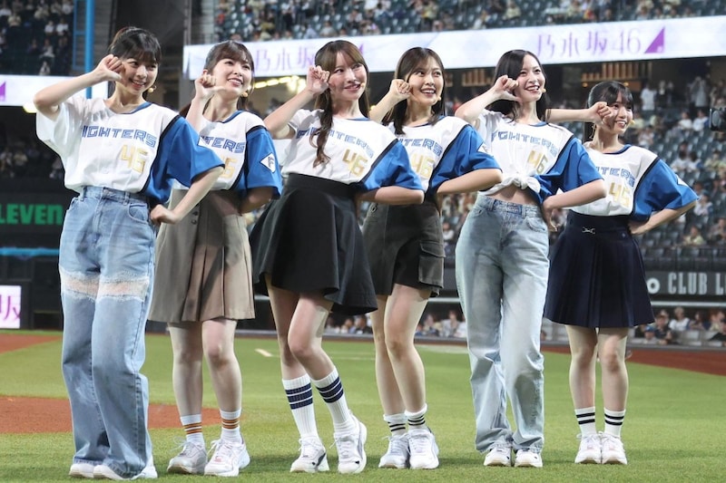 「勝利の女神すぎる！」乃木坂野球部がエスコン降臨　ノーバン＆大暴投…明暗分かれた道産子コンビの始球式に笑撃