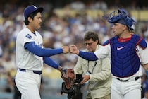 前回登板で広がった不穏説は杞憂？ 大谷翔平とラッシングが見せた"笑顔のハグ"に米安堵「問題なさそうだ」