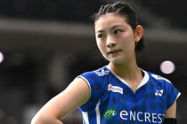 19歳バドミントン女子が大胆な“大変身”　あざといショット３連発に喝采「パーマいいですね」「モデルさんですか！？」