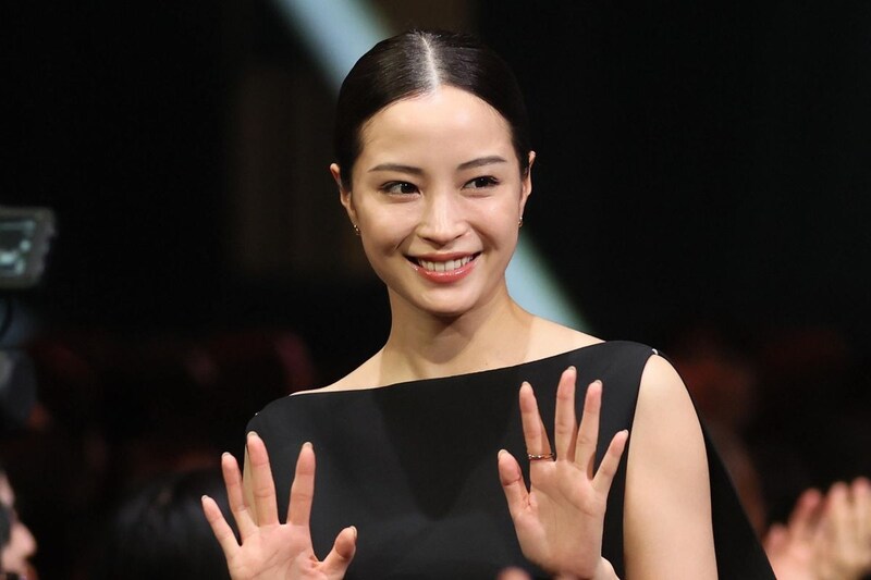 「どんどん綺麗に」広瀬すず、サッカー日本代表ユニ姿公開「すべてにおいてオシャレ」ネームは“SUZU”、番号は…「やばい、うれしすぎる」【W杯】
