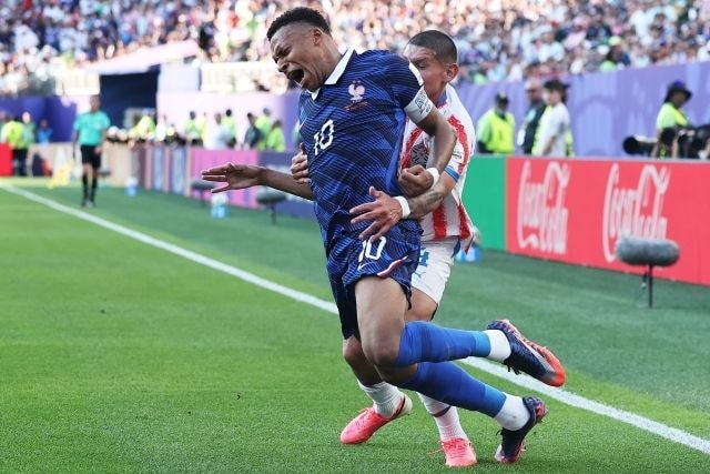 「パラグアイは数々のファウルや不正を犯したがカードを出さなかった」仏メディアが主審の判定を痛烈批判【W杯】