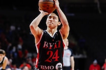 “変化を恐れないNBA”がサマーリーグでふたつの新ルールを試験導入。“チップ内蔵ボール”はサッカーＷ杯で大論争を巻き起こしたが…＜DUNKSHOOT＞