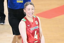 VNL大阪R前日、26歳になった日本女子バレー主将から届いた朗報「絶対買います」「とても素敵です」