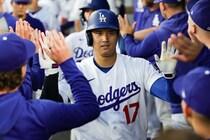 大谷翔平のメジャー通算300号から５分後、MLBオフィシャルが日本語で祝した粋な“一枚”