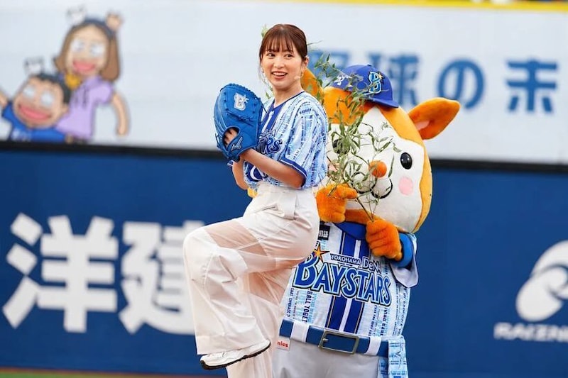 「女神すぎるだろ」熱烈ベイファンの人気女優がハマスタ降臨 初の始球式にファン喝采「33歳には見えない」「これは反則...」