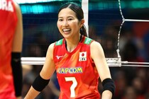 「メッシ居た、、、」日本女子バレー、最年長35歳が得点につなげた“足技”トスに騒然「すごっ」「サッカー王国もびっくり」