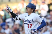 大谷翔平の通算300号に沸くドジャー・スタジアムに“珍客”出現！ 最前列で見守ったまさかの正体に騒然「可愛いけど...けっこう凶暴」
