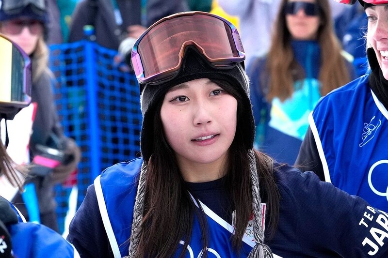 スノボ女王・村瀬心椛、大胆な“へそ出し”私服ショットを披露! 雪上とは一味違う、大人な雰囲気にファン衝撃「おしゃれさん」「クール過ぎです」