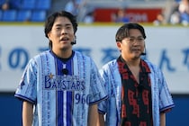 "謝罪会見"からまさかの大暴投…令和ロマンくるま＆オズワルド伊藤がハマスタで見せた"ベイ愛"【DeNA】