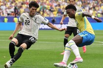 北中米W杯で復活のDF冨安健洋、英紙の「フリー選手による大会ベストイレブン」に選出！ 伊紙はセリエAの複数クラブが関心と報道