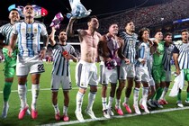 連覇目指すアルゼンチンが３-１勝利！ マカリステル、アルバレス、ラウタロ弾、10人のスイスに苦戦も延長で決着　準決勝でイングランドと対戦【W杯】
