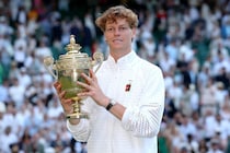 シナーがウインブルドン連覇！ ズベレフとの３時間46分の熱戦を制し四大大会５勝目「お互いのプレーレベルにもとても満足」＜SMASH＞