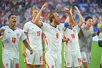 W杯イングランド戦にいた82歳の大御所ミュージシャン　中継カメラにチラッと映った“近影”に世界騒然「いつまでも若い」