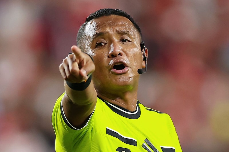 「なぜ?」中村敬斗“ソックス騒動”で物議の主審がフランスvsスペイン準決勝担当 ネット賛否「嫌な予感しかしない」「楽しみ」【W杯】