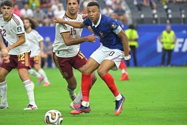 「“ずさん”なフランス代表の戦術を批判」エムバペが感じたスペインとの差を米メディア報道「中盤で3対2の局面があったが…」【W杯】