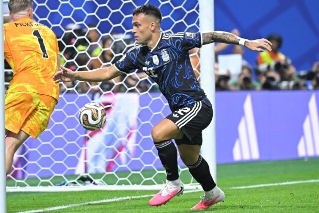 「勝負強ええなあ」メッシ→ラウタロ! アルゼンチンの逆転弾にファン熱狂「すごいクロス」「しっかり決めるの流石すぎる」【W杯】