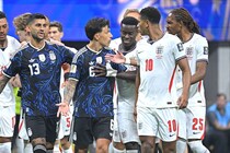 イングランド対アルゼンチン、前半30分までシュート０は66年大会以降「初めて」激しい球際の争い、局所で小競り合い、因縁浅からぬ一戦【W杯】