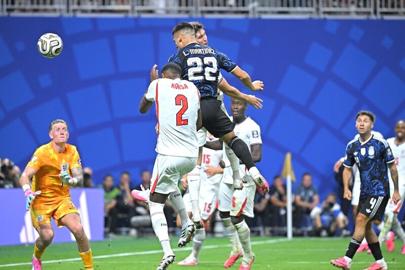 アルゼンチン、イングランドに２-１逆転勝ち！ ２連覇目指し決勝へ　メッシ２アシスト、エンソのミドルで同点、後半ATにラウタロが逆転ヘッド【W杯】