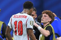 イングランド10番、試合後にアルゼンチン不出場選手を平手打ち…「具体的な理由は明らかになっていない」英紙報道【W杯】