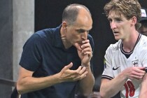 イングランド代表のトゥヘル監督は続投へ「FAは次回のEUROでも起用し続ける」名物記者伝える【W杯】