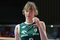 ポーランドの23歳バレー女子、ブラトップ姿で大阪＆京都をリラックス観光「コートを離れた日本は…」　ファン歓喜「日本人として嬉しい」