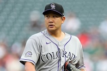 「激アツです！」菅野智之が元巨人の２人と再会　笑顔で肩を組む姿に反響「現地でこの３ショットはレアっす～」