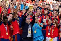 「ルイス３世、皇帝」世界中が絶賛！ スペイン世界一の礎を築いたデ・ラ・フエンテ監督の“静かなカリスマ”